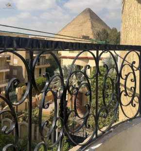 golf pyramids view apartment
